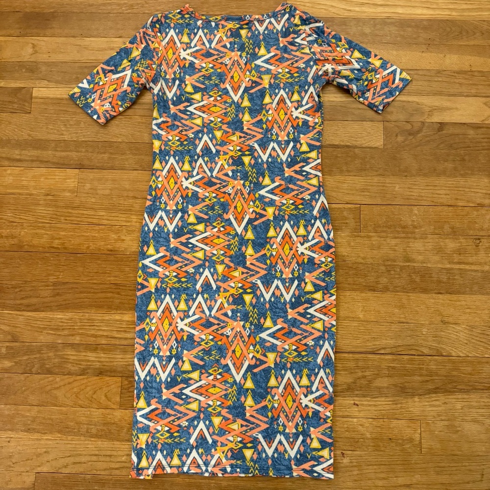 LulaRoe blue pink orange yellow short sleeve knee length shirt dress sz XXS
b62 - Picture 4 of 4